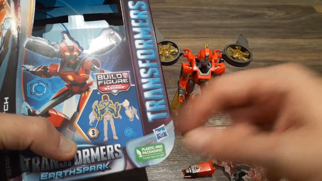 In Hand Image Transformers Earthspark Terran Twitch Deluxe Class  (3 of 11)